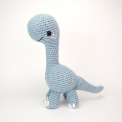 Bruno the Brontosaurus amigurumi pattern by Theresas Crochet Shop