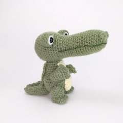 Carl the Crocodile amigurumi pattern by Theresas Crochet Shop