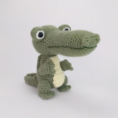 Carl the Crocodile amigurumi by Theresas Crochet Shop