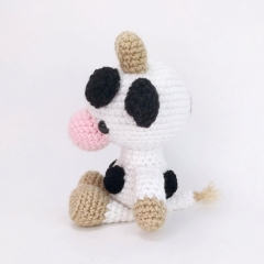 Chloe the Cow amigurumi by Theresas Crochet Shop