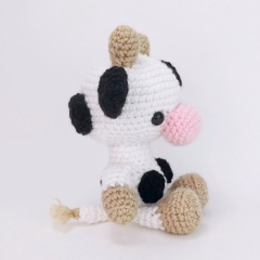 Chloe the Cow amigurumi pattern by Theresas Crochet Shop