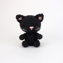 Cinder the Tiny Cat amigurumi by Theresas Crochet Shop