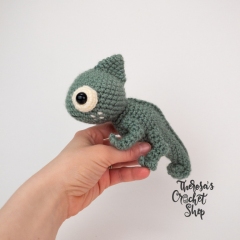 Clyde the Chameleon amigurumi pattern by Theresas Crochet Shop