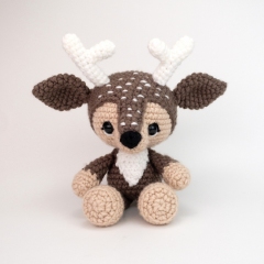 Devin the Deer amigurumi by Theresas Crochet Shop