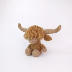 Hamish the Highland Cow amigurumi by Theresas Crochet Shop
