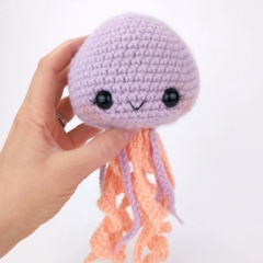 June the Jellyfish amigurumi by Theresas Crochet Shop