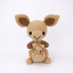 Kangaroo and Baby amigurumi by Theresas Crochet Shop