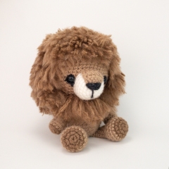 Lewis the Lion amigurumi pattern by Theresas Crochet Shop