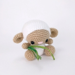 Lily the Lamb amigurumi pattern by Theresas Crochet Shop