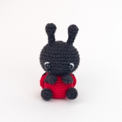 Lulu the Ladybug amigurumi pattern by Theresas Crochet Shop