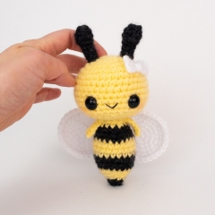 Phoebee the Bumblebee amigurumi by Theresas Crochet Shop