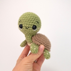 Shell the Baby Sea Turtle amigurumi pattern by Theresas Crochet Shop