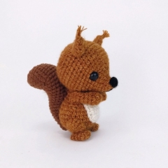 Sinnamon the Squirrel amigurumi pattern by Theresas Crochet Shop