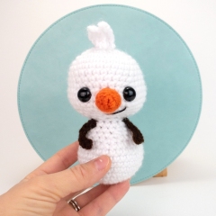 Snowbert the Snowman amigurumi pattern by Theresas Crochet Shop