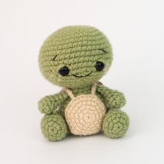 Tommy the Turtle amigurumi pattern by Theresas Crochet Shop