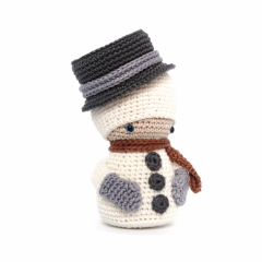 Snowman amigurumi by RoKiKi