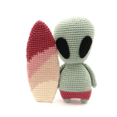 Surfing Alien amigurumi by RoKiKi