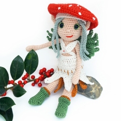 Hazel the Forest Elf amigurumi by YukiYarn Designs