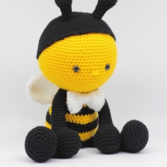 Humblebee the Bumblebee amigurumi by Hello Yellow Yarn