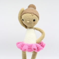 Mia the Ballerina amigurumi pattern by Hello Yellow Yarn