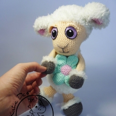 Sheep Bella 2 amigurumi pattern by SKatieDes