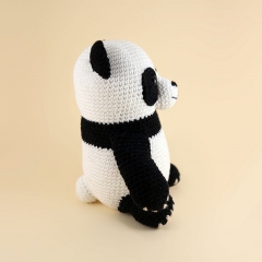 Louis the Panda amigurumi by Irene Strange