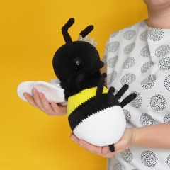 Mila The Bee amigurumi pattern by Irene Strange