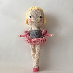 Juliette, the rope dancer amigurumi pattern by Manuska