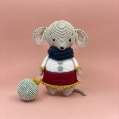 Ruth, the Christmas Mouse amigurumi by Manuska