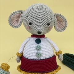 Ruth, the Christmas Mouse amigurumi pattern by Manuska