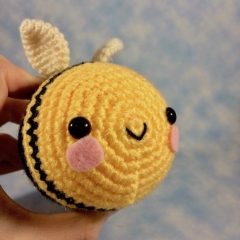 Little High Flyer Bumble Bee amigurumi by Sugar Pop Crochet