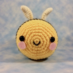 Little High Flyer Bumble Bee amigurumi pattern by Sugar Pop Crochet