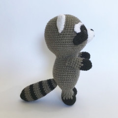 Maurice the raccoon amigurumi pattern by Sundot Attack