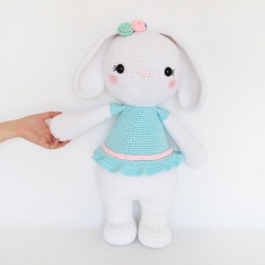 Sophie the Friendly Rabbit amigurumi pattern by Bunnies and Yarn