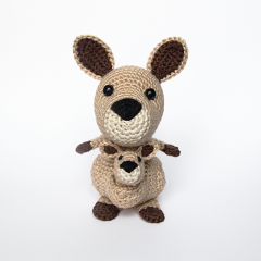 Kassidy the mini kangaroo amigurumi pattern by Mi fil mi calin