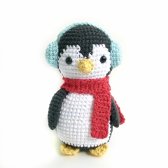 Chilly the Penguin amigurumi pattern by Crochet to Play