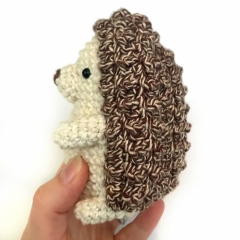 Hedgehog in Love amigurumi by Crochet to Play