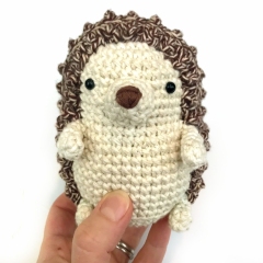 Hedgehog in Love amigurumi pattern by Crochet to Play