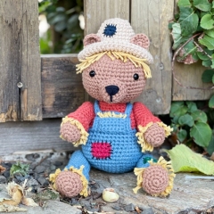 Scarecrow Bear amigurumi pattern by Crochet to Play