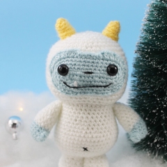 Yo-Yo the Yeti amigurumi by Snips & Stitches