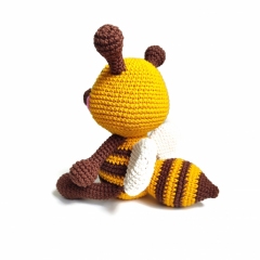 Beerit the honey bee amigurumi by Crochetbykim