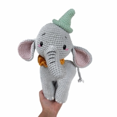 Bumpy the elephant amigurumi by Crochetbykim