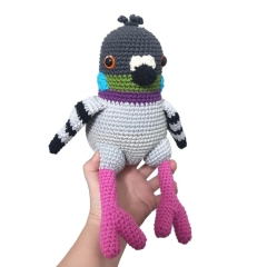 Patty the pigeon amigurumi by Crochetbykim