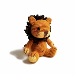 SCRATCHY the lion amigurumi pattern by Crochetbykim