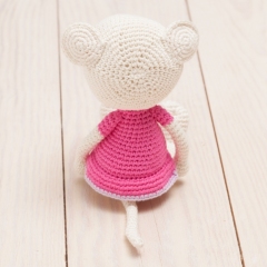 Mina the little mouse amigurumi pattern by Diminu