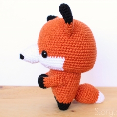 Cuddle-Sized Freddy the Fox amigurumi by Storyland Amis