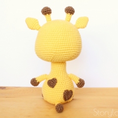 Cuddle-Sized Gerald the Giraffe amigurumi pattern by Storyland Amis