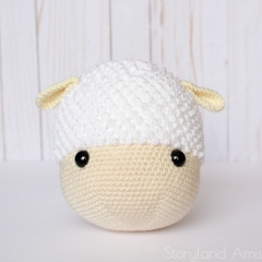 Cuddle-Sized Lyla the Lamb amigurumi by Storyland Amis