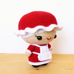 Cuddle-Sized Mrs. Claus amigurumi by Storyland Amis