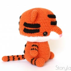 Cuddle-Sized Terrance the Tiger amigurumi by Storyland Amis